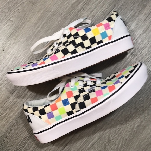 Vans Moma “Museum of Modern Art” UA ComfyCush Era x Rainbow Check Lace Sneakers - Picture 5 of 9